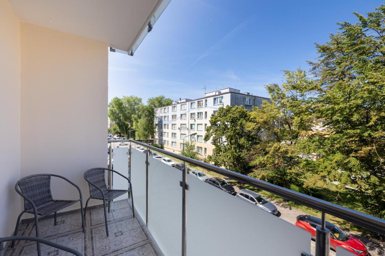Zrodlana Two-bedroom With Balcony By Renters Apartament *
