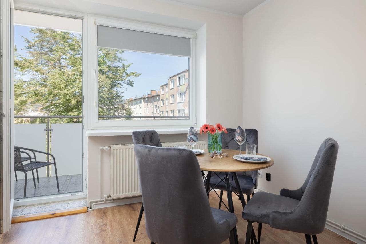 Zrodlana Two-bedroom With Balcony By Renters