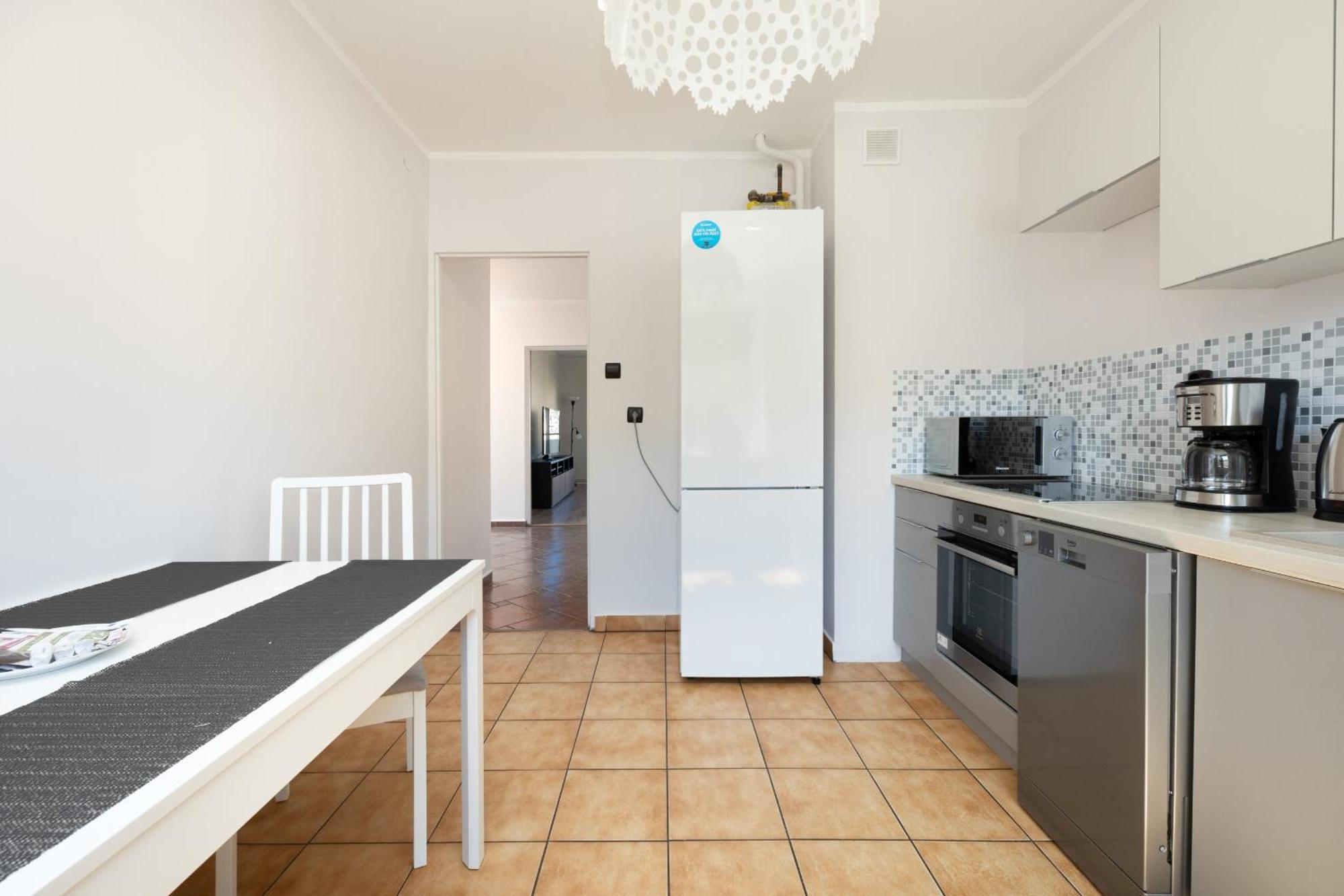 Zrodlana Two-bedroom With Balcony By Renters Apartament